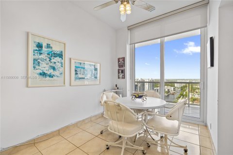 Condo in Aventura, Florida, 2 bedrooms  № 2066850 - photo 25
