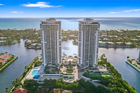 Condo in Aventura, Florida, 2 bedrooms  № 2066850 - photo 11