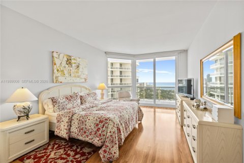 Condo in Aventura, Florida, 2 bedrooms  № 2066850 - photo 27