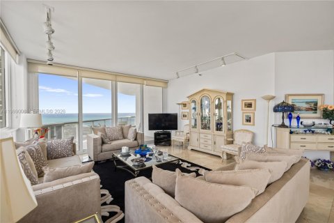 Condo in Aventura, Florida, 2 bedrooms  № 2066850 - photo 16