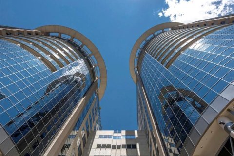 Immobilier commercial à louer à Orlando, Floride: 607.21 m2 № 1854144 - photo 2
