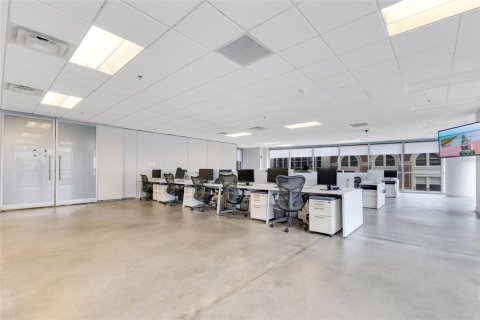 Immobilier commercial à louer à Orlando, Floride: 607.21 m2 № 1854144 - photo 14