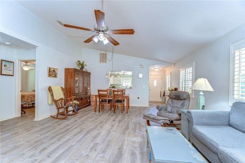 Casa en venta en Zephyrhills, Florida, 2 dormitorios, 131.64 m2 № 1637099 - foto 11