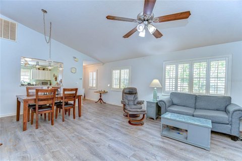 Casa en venta en Zephyrhills, Florida, 2 dormitorios, 131.64 m2 № 1637099 - foto 12