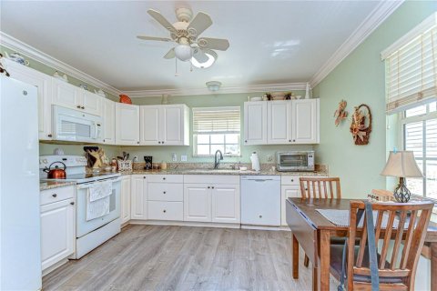 Casa en venta en Zephyrhills, Florida, 2 dormitorios, 131.64 m2 № 1637099 - foto 2