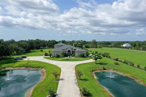 House in Bradenton, Florida 6 bedrooms, 483.09 sq.m. № 1780691 - photo 1