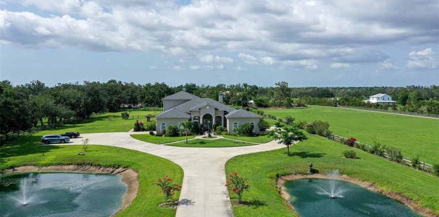 House in Bradenton, Florida 6 bedrooms, 483.09 sq.m. № 1780691