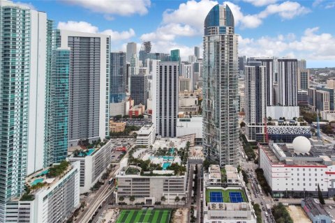 Condominio en alquiler en Miami, Florida, 1 dormitorio, 87.05 m2 № 1100781 - foto 1