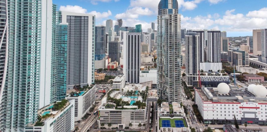 Condominio en Miami, Florida, 1 dormitorio № 1100781