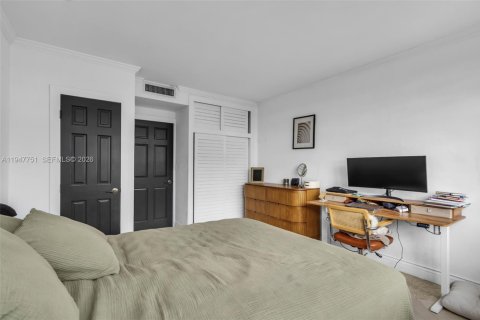 Снять в аренду квартиру в Майами, Флорида 1 спальня, 73.11м2, № 2003807 - фото 16