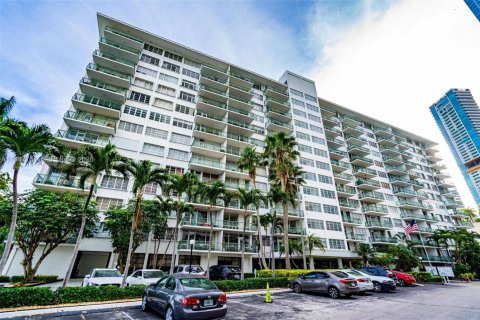 Снять в аренду квартиру в Майами, Флорида 1 спальня, 73.11м2, № 2003807 - фото 2