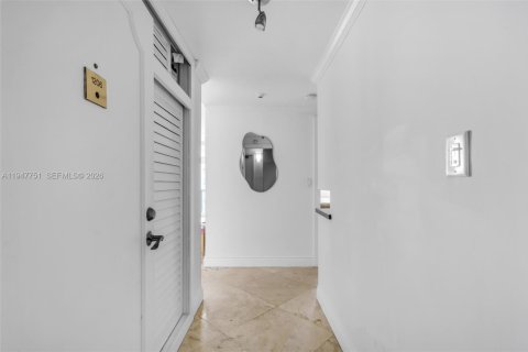 Снять в аренду квартиру в Майами, Флорида 1 спальня, 73.11м2, № 2003807 - фото 5