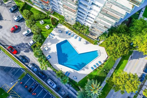 Снять в аренду квартиру в Майами, Флорида 1 спальня, 73.11м2, № 2003807 - фото 19