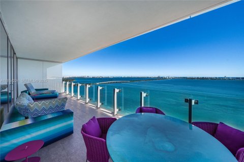 Снять в аренду кондоминиум в Майами, Флорида 2 спальни, 228.17м2, № 1992460 - фото 16