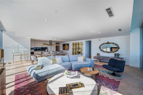 Снять в аренду кондоминиум в Майами, Флорида 2 спальни, 228.17м2, № 1992460 - фото 3