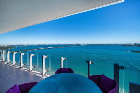 Снять в аренду кондоминиум в Майами, Флорида 2 спальни, 228.17м2, № 1992460 - фото 20