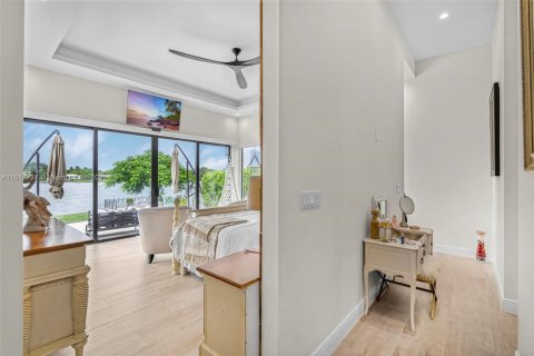 House in Miami, Florida 4 bedrooms, 283.26 sq.m. № 1762368 - photo 21
