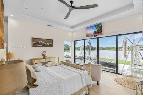 House in Miami, Florida 4 bedrooms, 283.26 sq.m. № 1762368 - photo 22