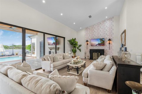 House in Miami, Florida 4 bedrooms, 283.26 sq.m. № 1762368 - photo 12