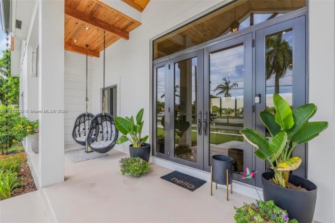 House in Miami, Florida 4 bedrooms, 283.26 sq.m. № 1762368 - photo 8