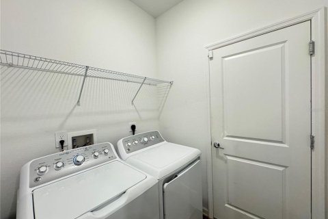 House in Davenport, Florida 4 bedrooms, 193.24 sq.m. № 1777351 - photo 9