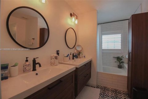 Townhouse in Coral Springs, Florida 4 bedrooms, 181.35 sq.m. № 1794200 - photo 12