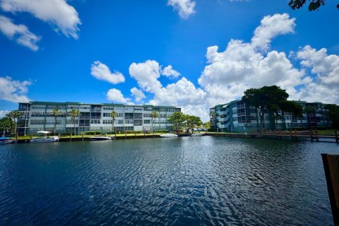 Снять в аренду кондоминиум в Холливуд, Флорида 2 спальни, 96.62м2, № 2066913 - фото 8