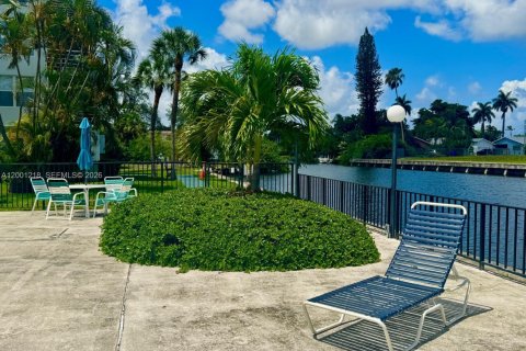 Снять в аренду кондоминиум в Холливуд, Флорида 2 спальни, 96.62м2, № 2066913 - фото 12