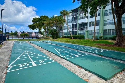 Снять в аренду кондоминиум в Холливуд, Флорида 2 спальни, 96.62м2, № 2066913 - фото 19