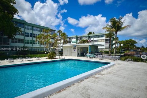 Снять в аренду кондоминиум в Холливуд, Флорида 2 спальни, 96.62м2, № 2066913 - фото 14