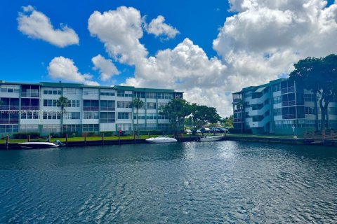 Снять в аренду кондоминиум в Холливуд, Флорида 2 спальни, 96.62м2, № 2066913 - фото 2