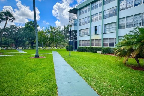 Снять в аренду кондоминиум в Холливуд, Флорида 2 спальни, 96.62м2, № 2066913 - фото 5