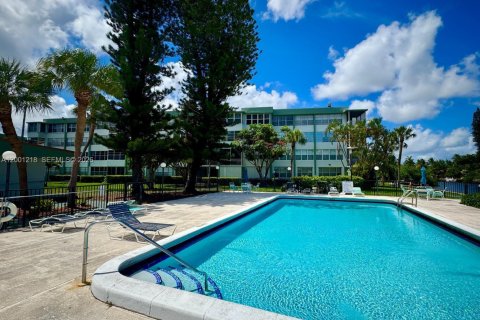 Снять в аренду кондоминиум в Холливуд, Флорида 2 спальни, 96.62м2, № 2066913 - фото 15