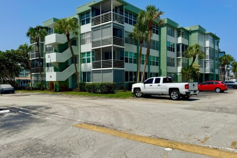 Снять в аренду кондоминиум в Холливуд, Флорида 2 спальни, 96.62м2, № 2066913 - фото 10