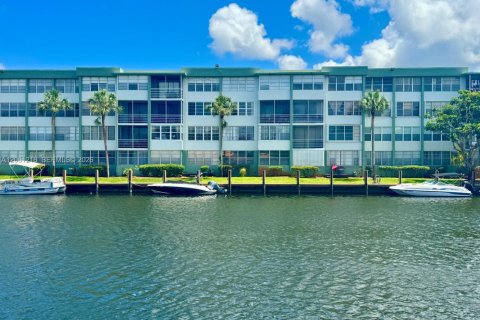 Снять в аренду кондоминиум в Холливуд, Флорида 2 спальни, 96.62м2, № 2066913 - фото 7