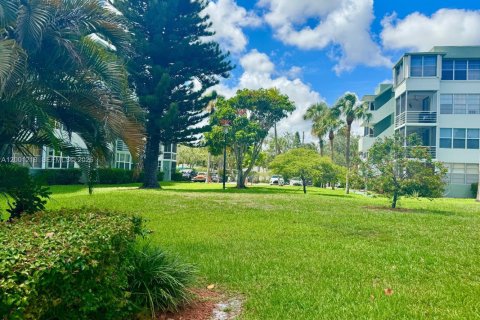 Снять в аренду кондоминиум в Холливуд, Флорида 2 спальни, 96.62м2, № 2066913 - фото 3