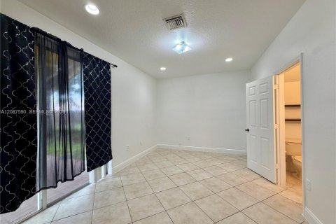 Villa ou maison à louer à Homestead, Floride: 3 chambres, 157.28 m2 № 2363754 - photo 4