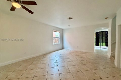 Villa ou maison à louer à Homestead, Floride: 3 chambres, 157.28 m2 № 2363754 - photo 3