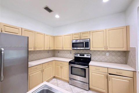 Villa ou maison à louer à Homestead, Floride: 3 chambres, 157.28 m2 № 2363754 - photo 7