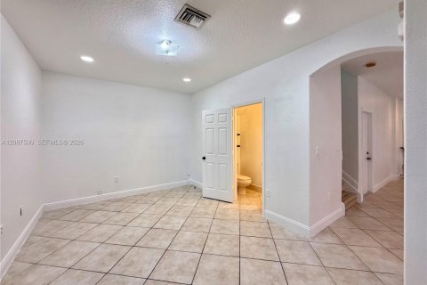 Villa ou maison à louer à Homestead, Floride: 3 chambres, 157.28 m2 № 2363754 - photo 5