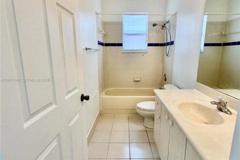 Villa ou maison à louer à Homestead, Floride: 3 chambres, 157.28 m2 № 2363754 - photo 13