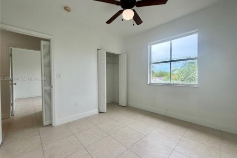 Villa ou maison à louer à Homestead, Floride: 3 chambres, 157.28 m2 № 2363754 - photo 12