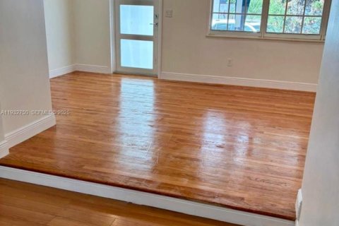 Casa en alquiler en Coral Gables, Florida, 3 dormitorios, 129.51 m2 № 1991086 - foto 7