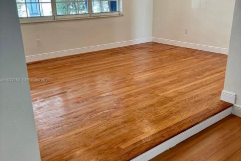 Casa en alquiler en Coral Gables, Florida, 3 dormitorios, 129.51 m2 № 1991086 - foto 6