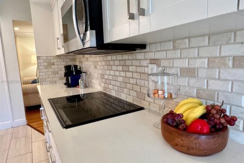 Casa en alquiler en Coral Gables, Florida, 3 dormitorios, 129.51 m2 № 1991086 - foto 18