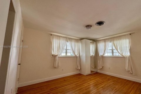 Casa en alquiler en Coral Gables, Florida, 3 dormitorios, 129.51 m2 № 1991086 - foto 27