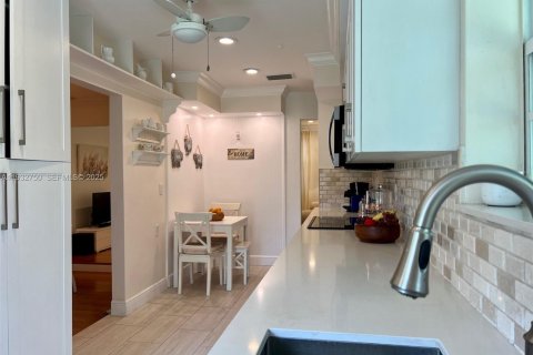 Casa en alquiler en Coral Gables, Florida, 3 dormitorios, 129.51 m2 № 1991086 - foto 16