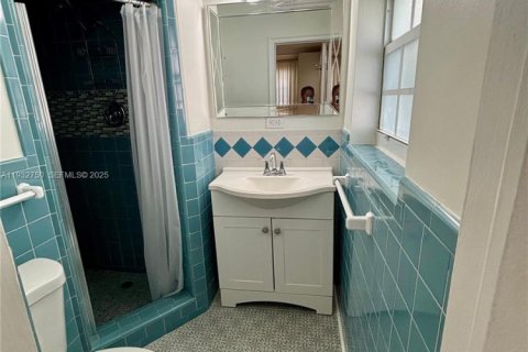 Casa en alquiler en Coral Gables, Florida, 3 dormitorios, 129.51 m2 № 1991086 - foto 24