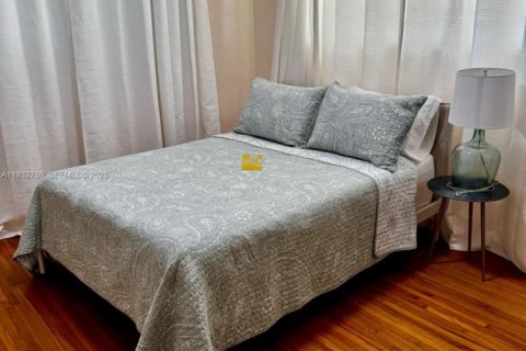 Casa en alquiler en Coral Gables, Florida, 3 dormitorios, 129.51 m2 № 1991086 - foto 26