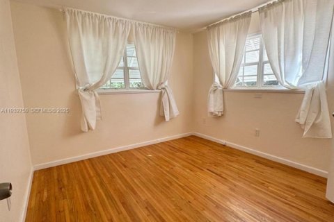 Casa en alquiler en Coral Gables, Florida, 3 dormitorios, 129.51 m2 № 1991086 - foto 28